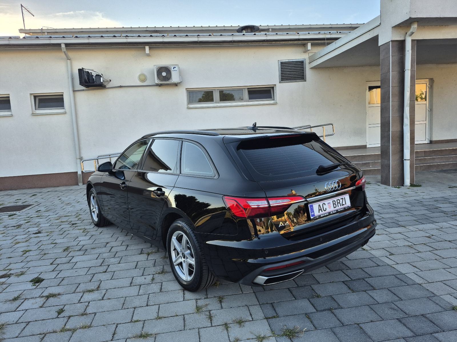 Audi A4 30 TDI automatik,Virtual, navigacija,F1,Servisna,Bi-xenon,LED, fotografija 5