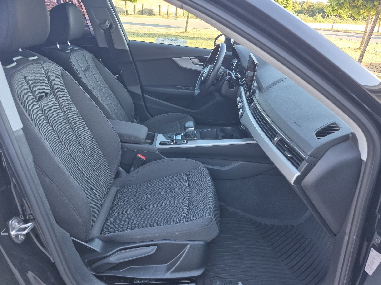 Audi A4 30 TDI automatik,Virtual, navigacija,F1,Servisna,Bi-xenon,LED, fotografija 19