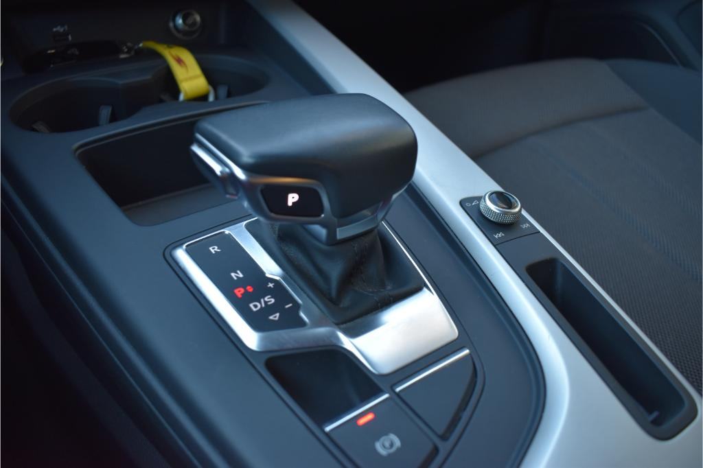 Audi A4 30 TDI Avant Automatik S-Tronic,Facelift ***VELIKI SERVIS***, fotografija 17