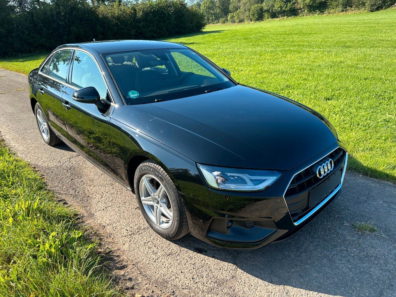 Best HD Pictures about  Audi A4 30 Tdi  with No AI Images
