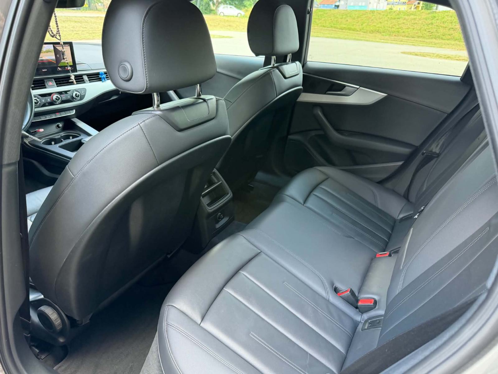 Audi A4 30 TDI, S Tronic, Full led, kamera 360, Alu 19, 2022. godina, fotografija 10