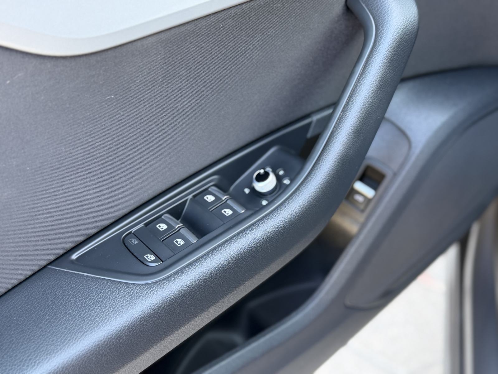 Audi A4 30TDI~S-Tronic~Kamera~Full Led~Navi~Servisna~Jamstvo, fotografija 14
