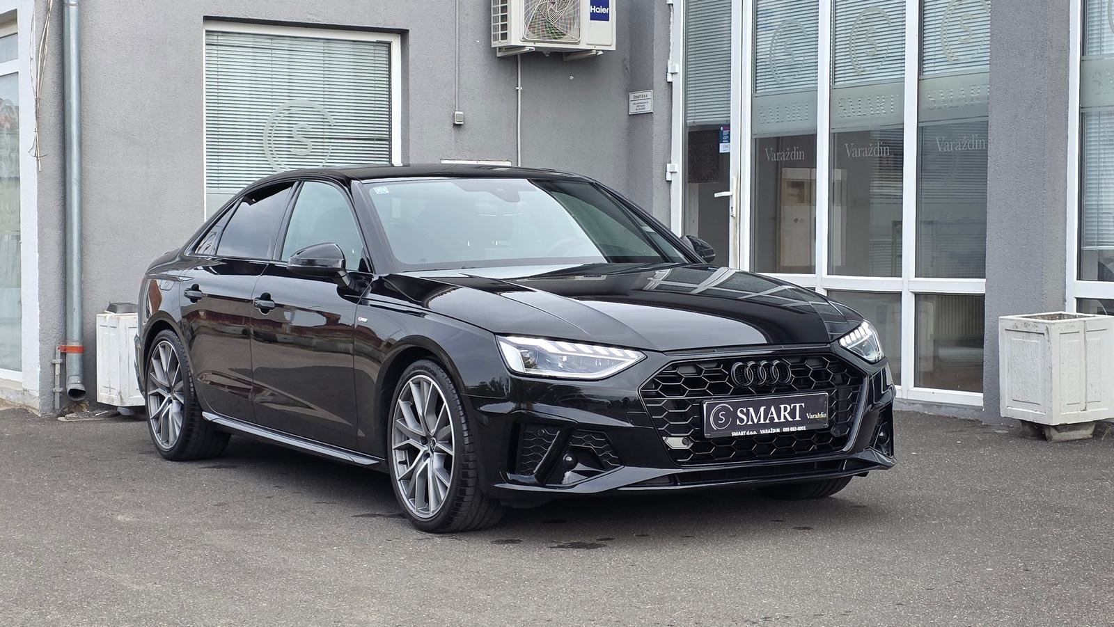 Audi A4 35 TDI 3x S-Line, Matrix, Ambient, Black, ACC, 19", HR vozilo, fotografija 1