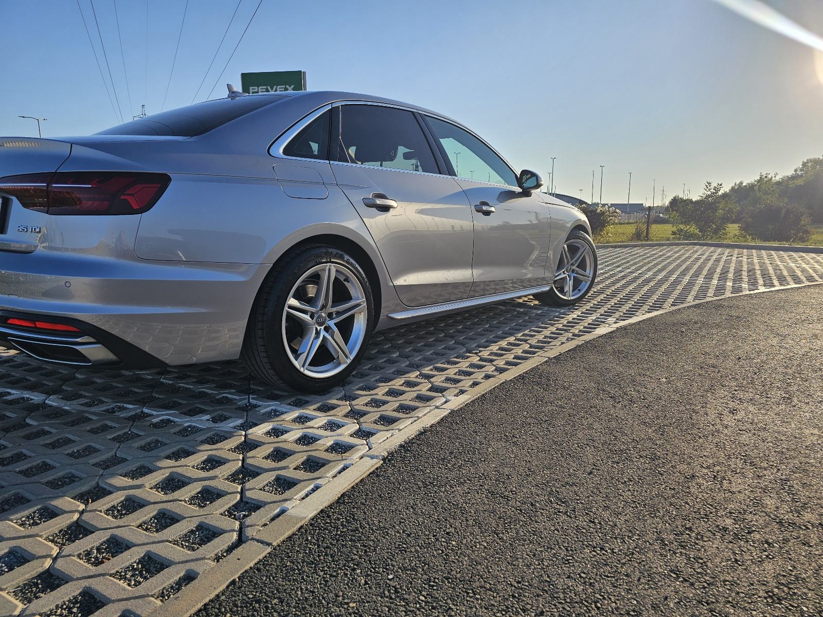 Audi A4 35 TDI automatik Advanced +, fotografija 3