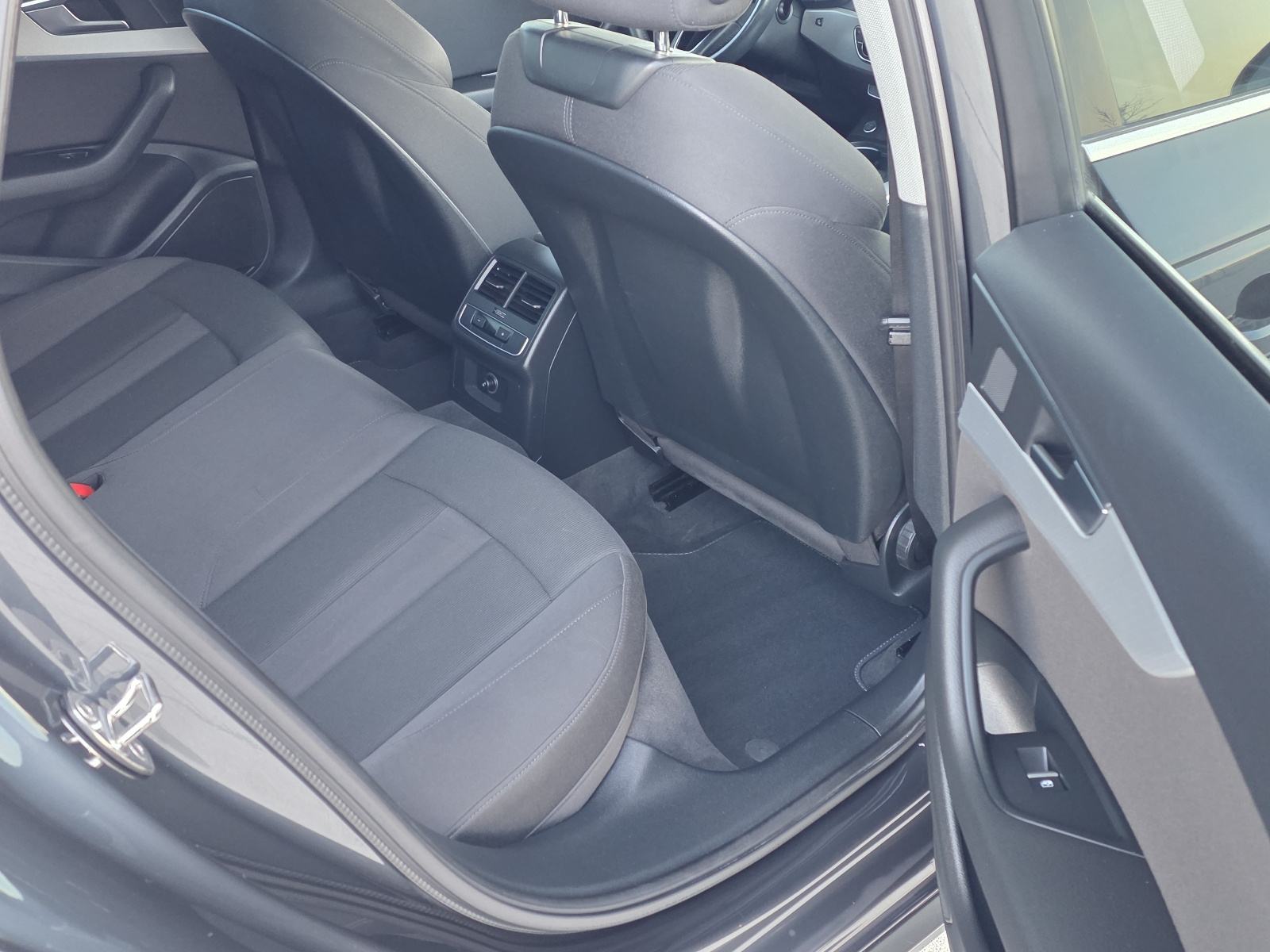 Audi A4 35 TDI S LINE,S TRONIK,VIRTUAL,FUL LED, fotografija 10