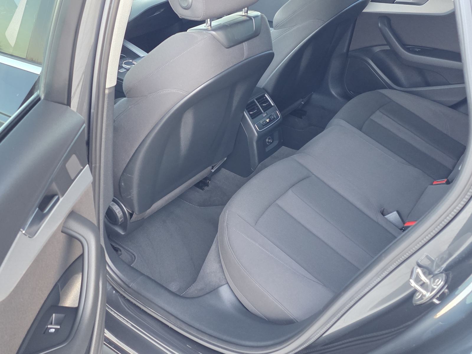 Audi A4 35 TDI S LINE,S TRONIK,VIRTUAL,FUL LED, fotografija 15