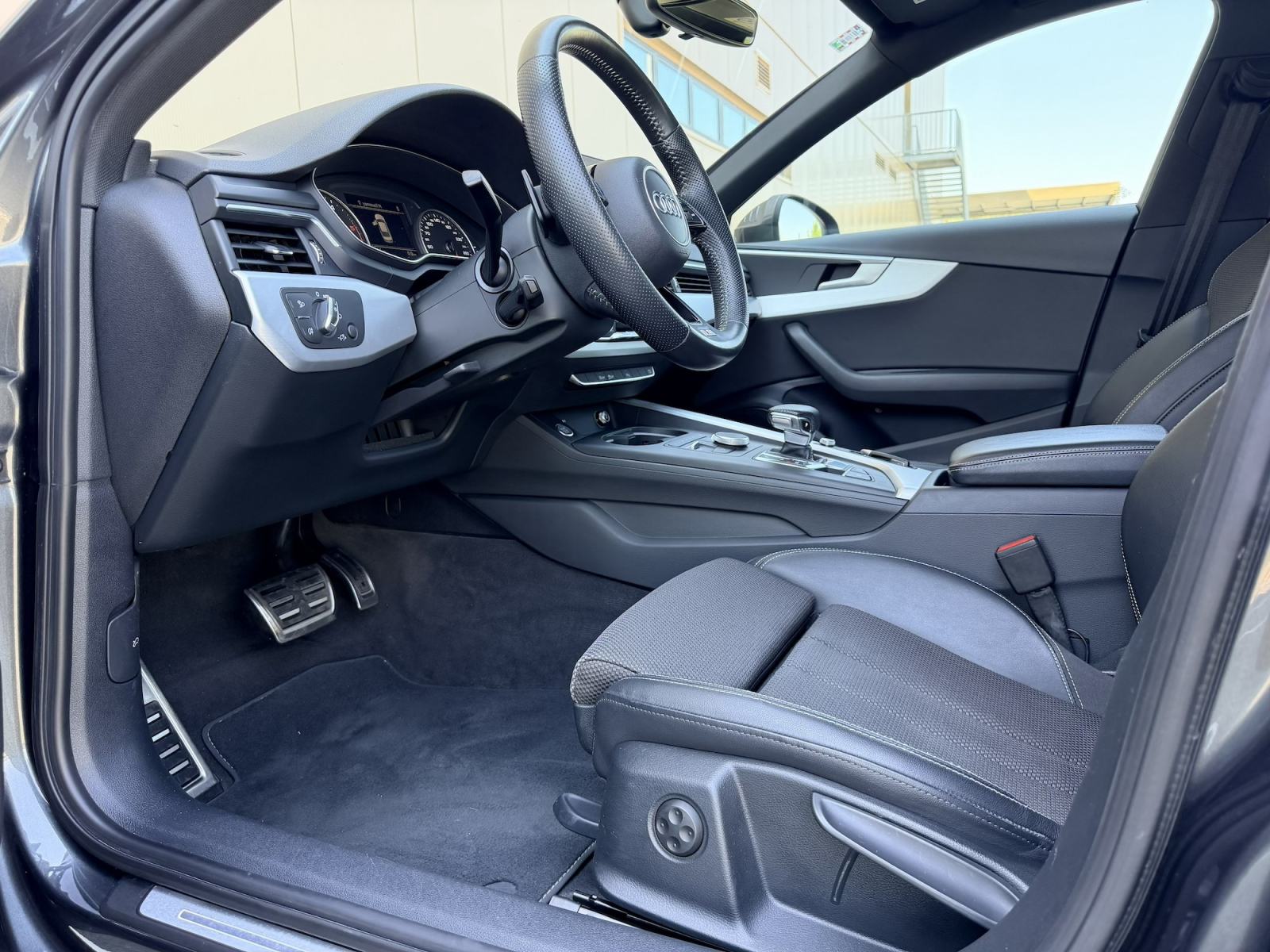 Audi A4 35 TDI S-LINE, 2019 god, 115000 km, Reg 6/27, fotografija 12