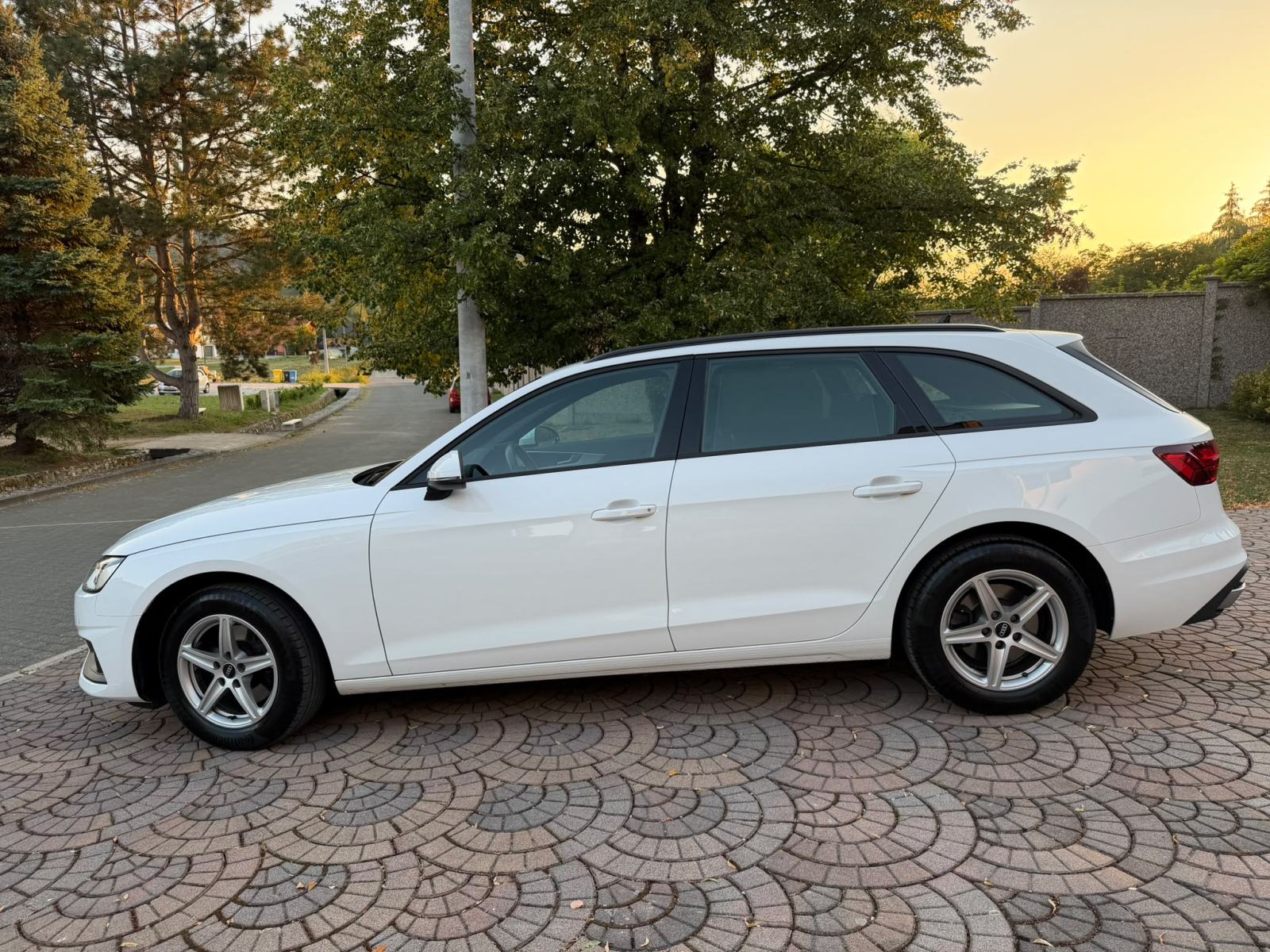 AUDI A4 35 TDI, TOP STANJE, SERVISNA, fotografija 8
