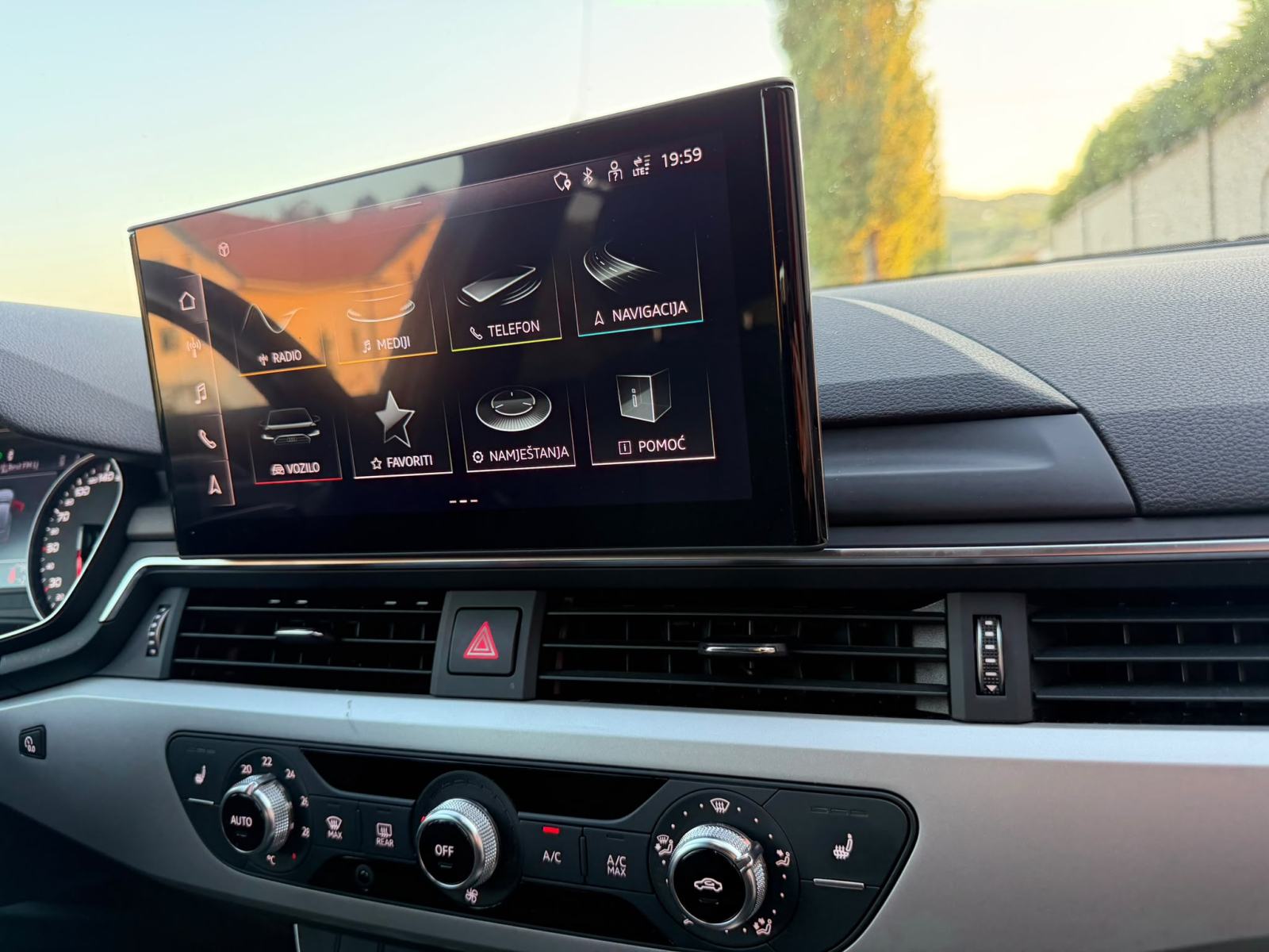 AUDI A4 35 TDI, TOP STANJE, SERVISNA, fotografija 16