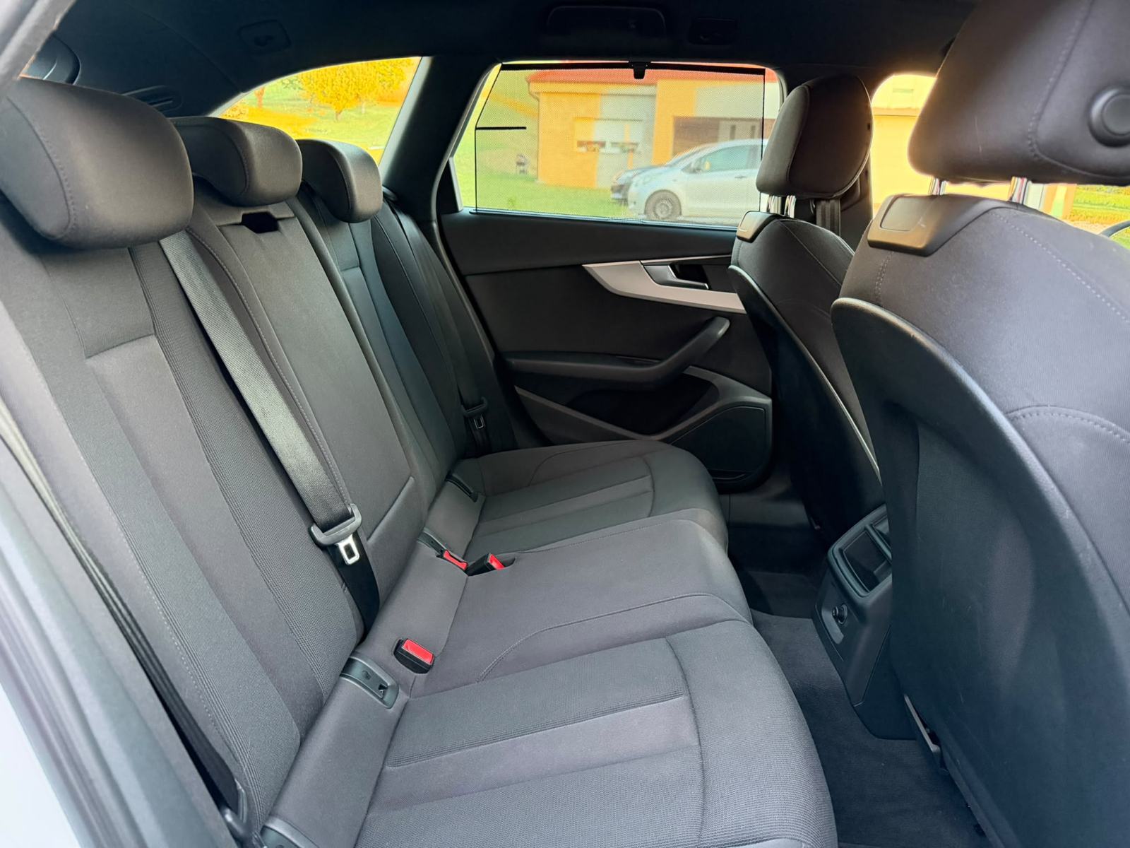 AUDI A4 35 TDI, TOP STANJE, SERVISNA, fotografija 13