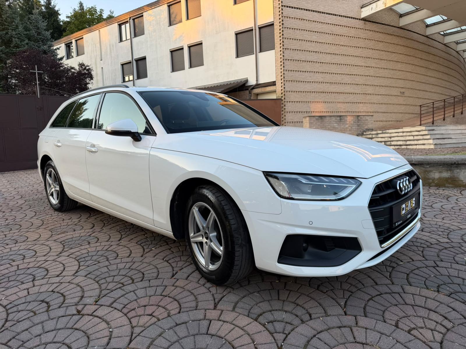 AUDI A4 35 TDI, TOP STANJE, SERVISNA, fotografija 3
