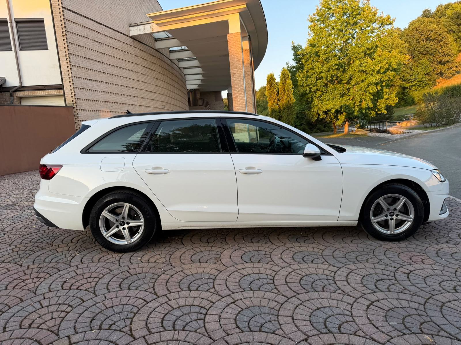 AUDI A4 35 TDI, TOP STANJE, SERVISNA, fotografija 4