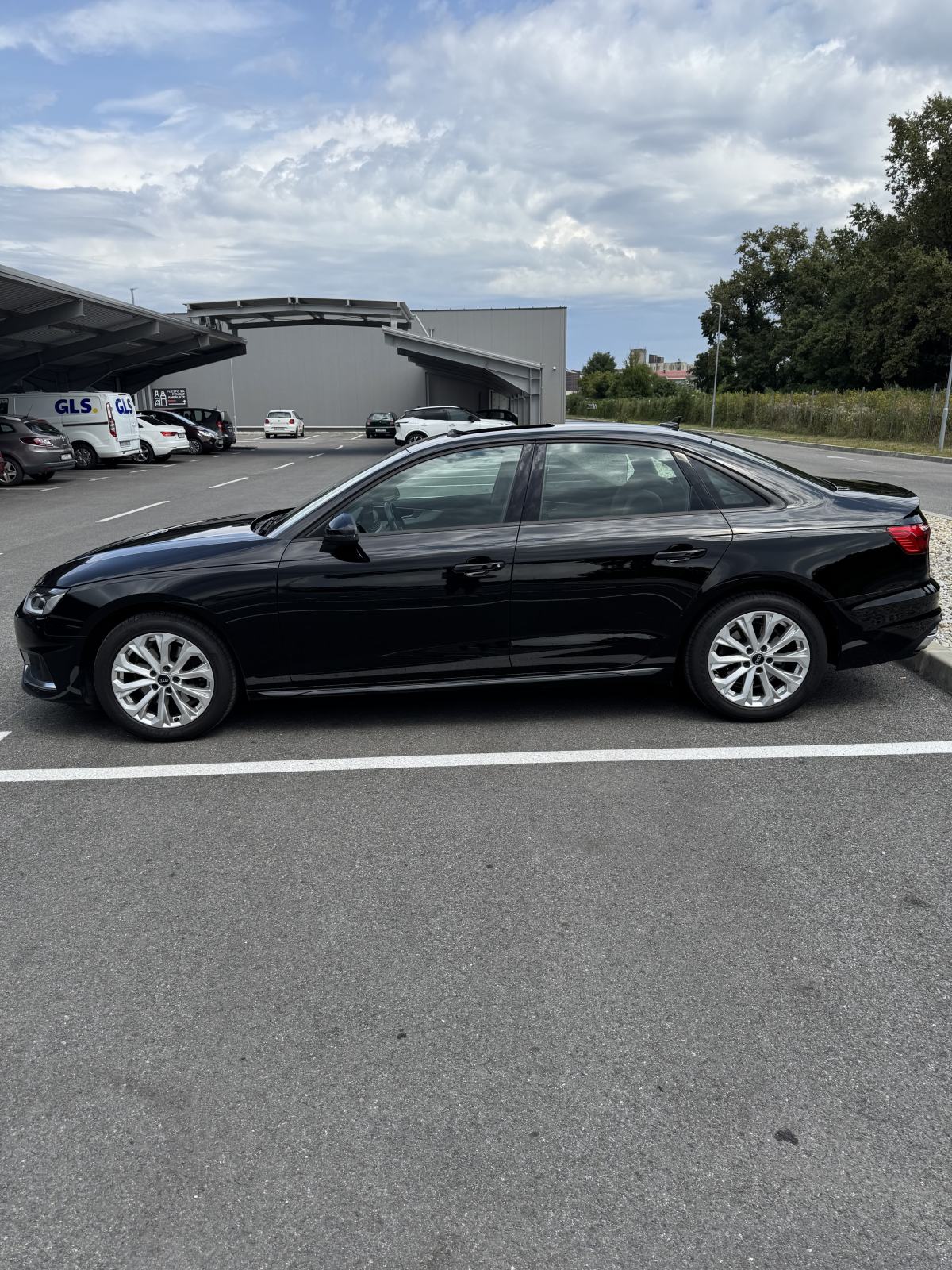 Audi A4 35 TFSI Advanced Business Navi+ Automatik, pogled izvana - slika 3