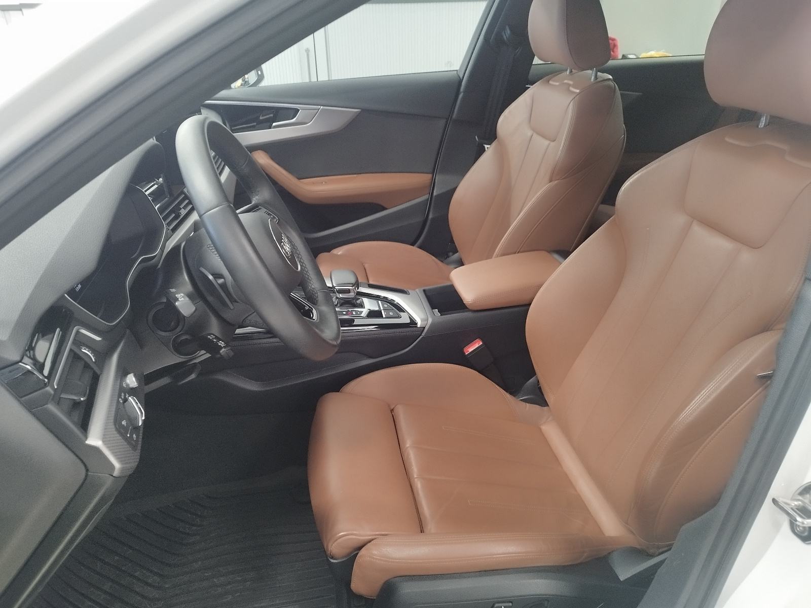 Audi A4 35 TFSI *** PRVI VLASNIK ***, fotografija 5