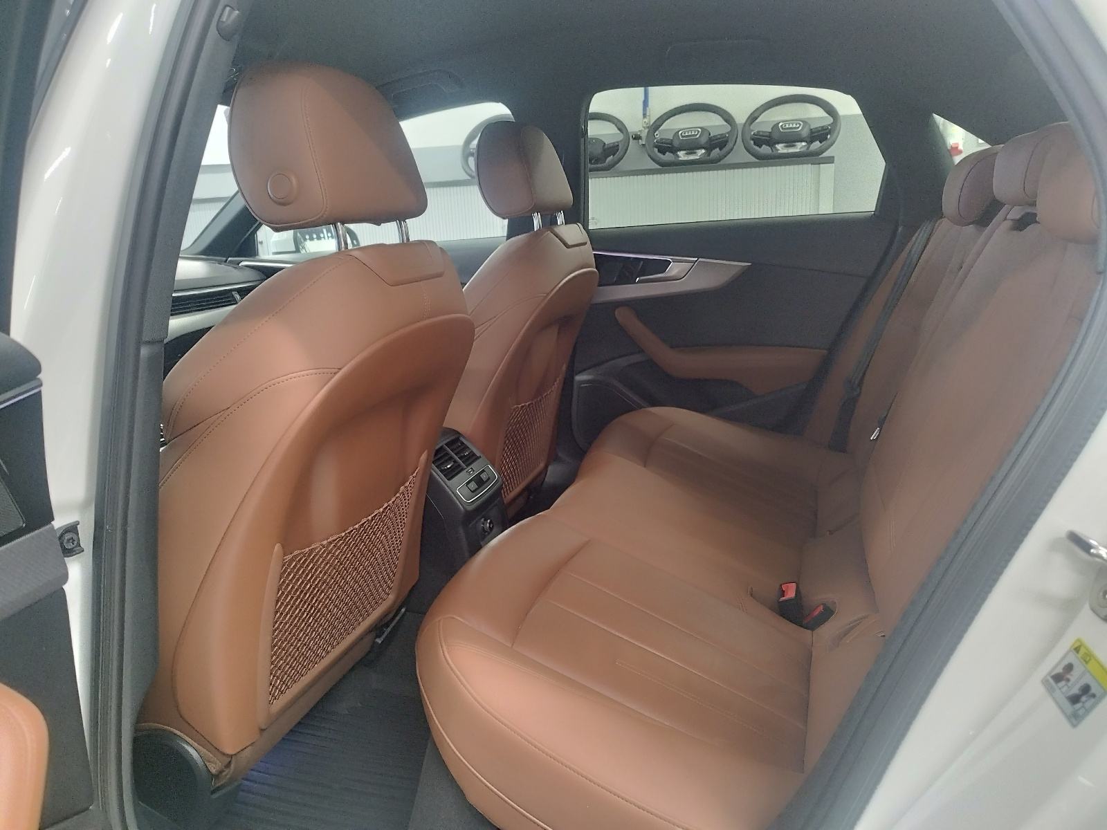 Audi A4 35 TFSI *** PRVI VLASNIK ***, fotografija 4