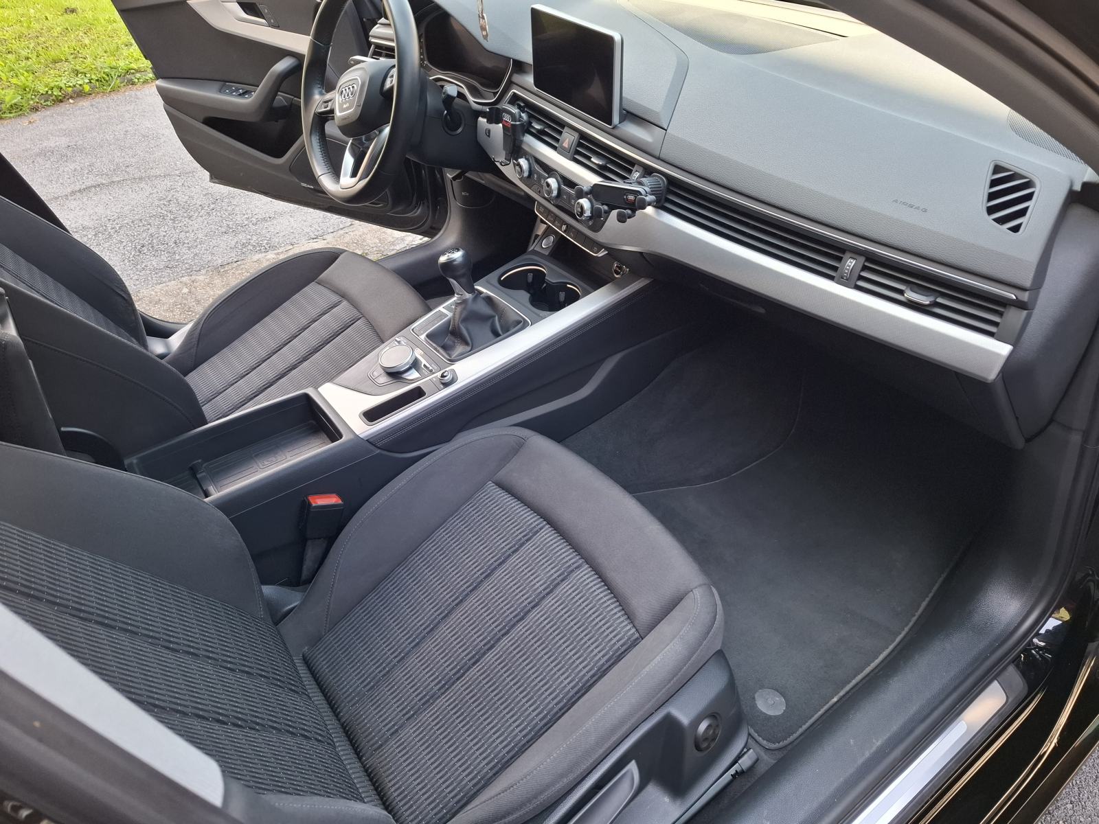 Audi A4 (B9) 35 TFSI (2.0 TFSI MildHybrid) - VC, Matrix, 8x alu, fotografija 11