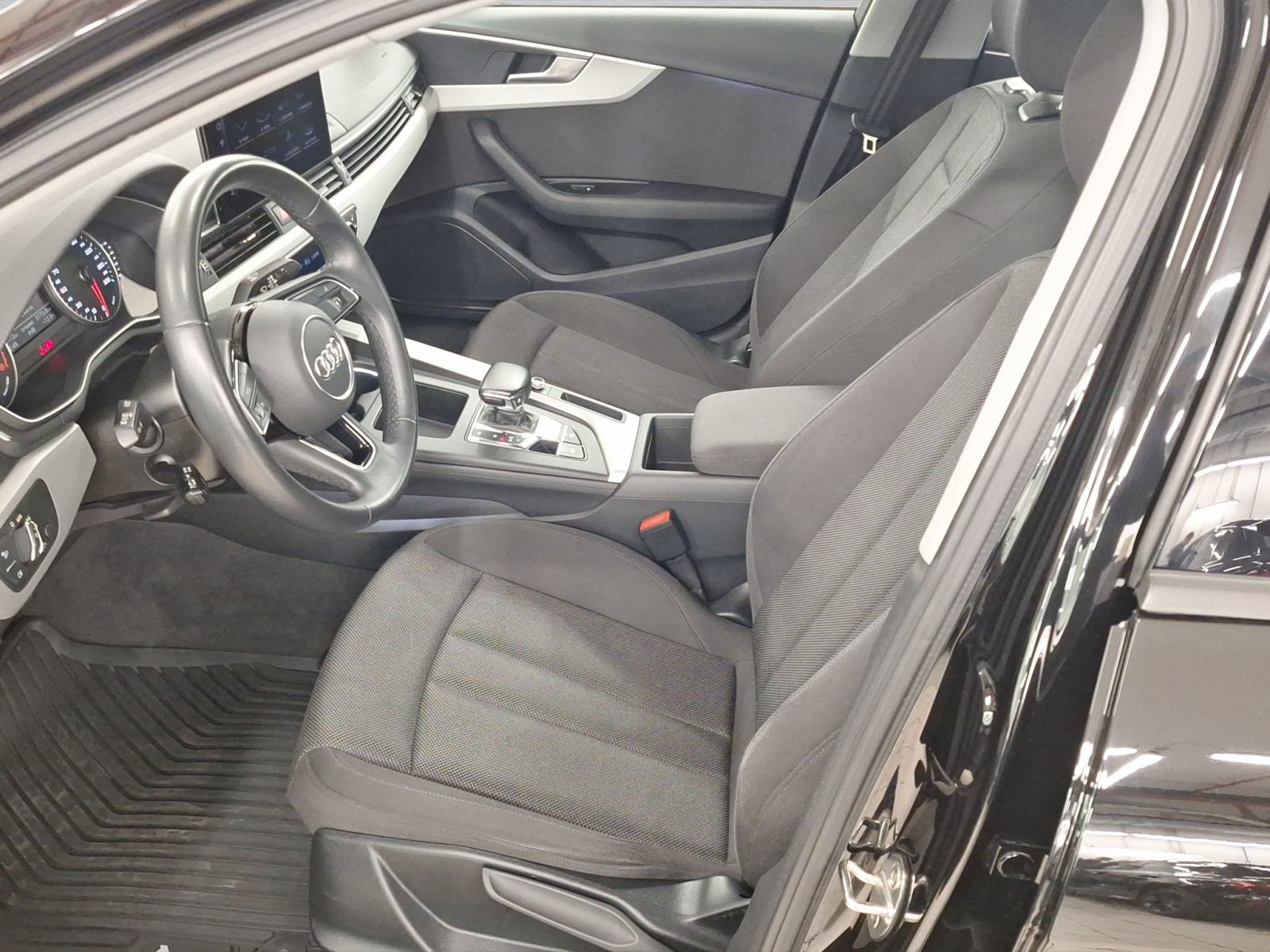 Audi A4 35TFSI S tr Edition10, fotografija 17