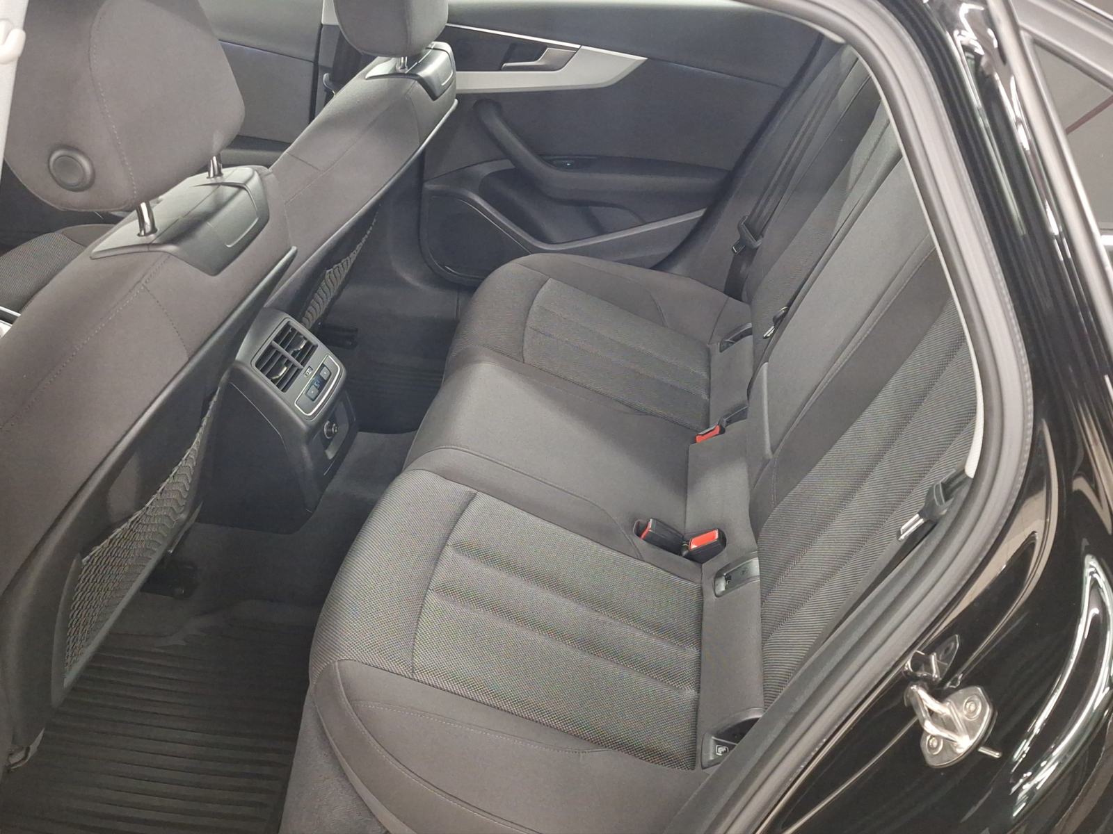 Audi A4 35TFSI S tr Edition10, fotografija 18