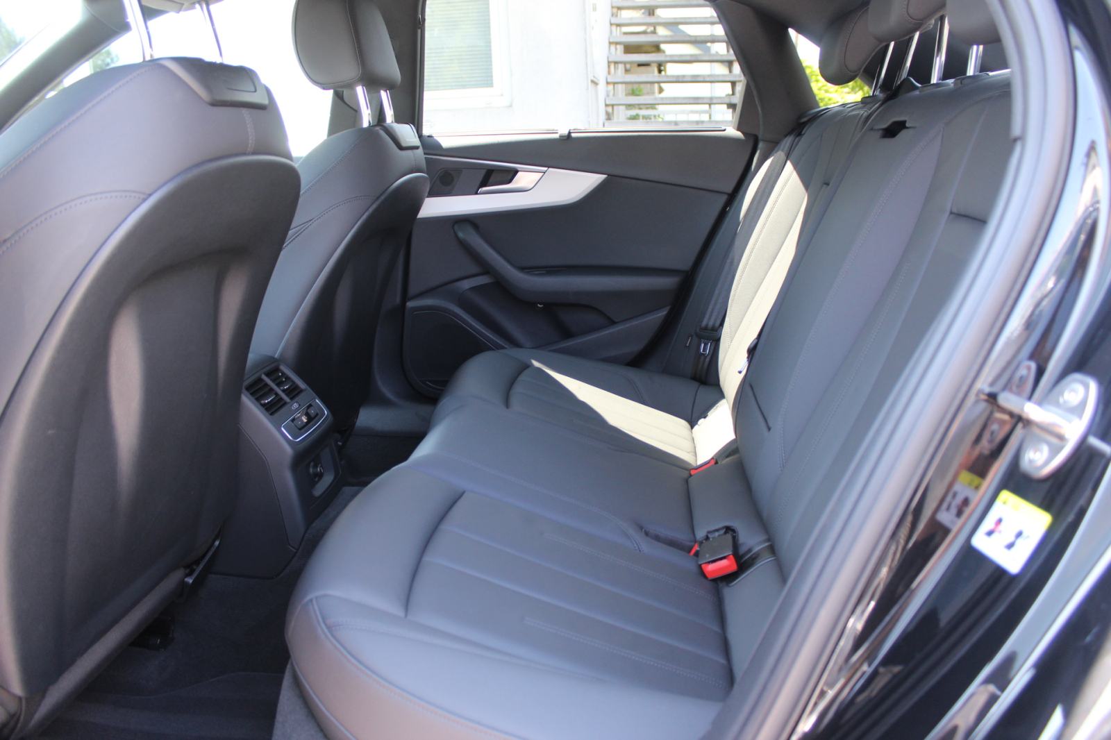 Audi A4 40 TDI AUTOMATIK, LED, NAVIGACIJA, ALU 17", KOŽA, GARANCIJA., fotografija 9