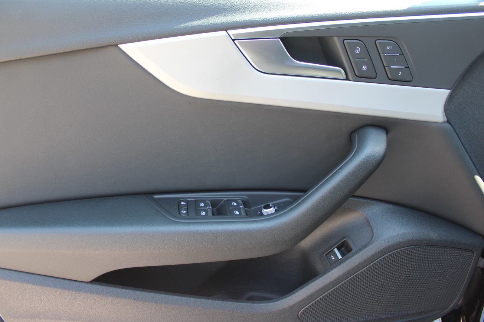 Audi A4 40 TDI AUTOMATIK, LED, NAVIGACIJA, ALU 17", KOŽA, GARANCIJA., fotografija 14