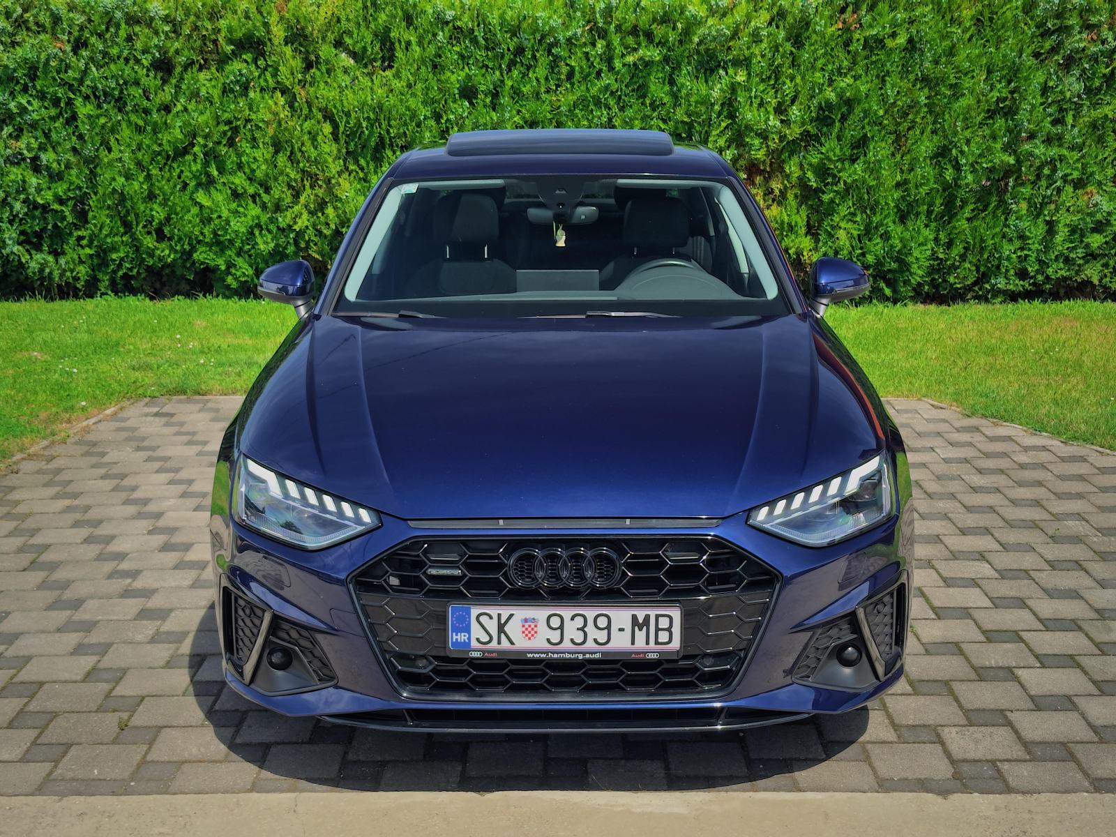 Audi A4 40 TFSI 150kw S Line Quattro Black Edition Matrix, fotografija 2