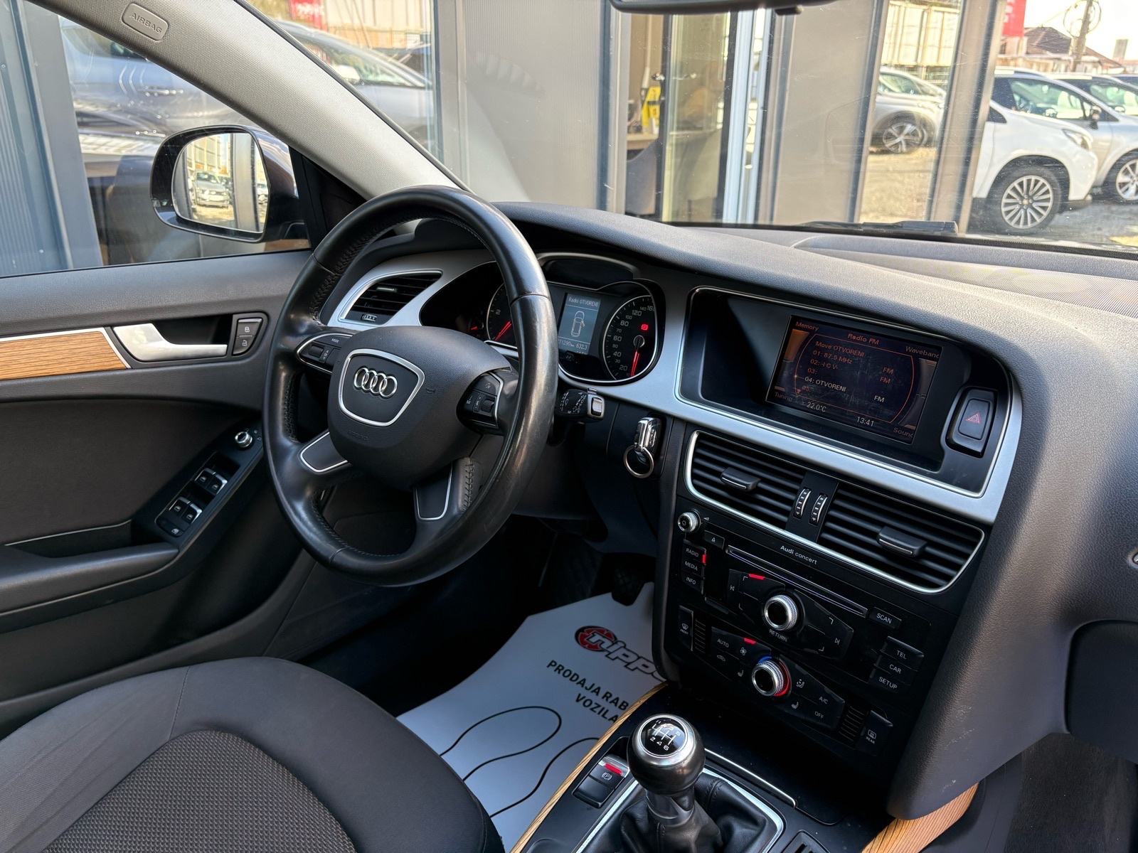 Audi A4 Allroad quattro 2,0 TDI KLIMA - SERVISNA - AUTOKREDIT, fotografija 16