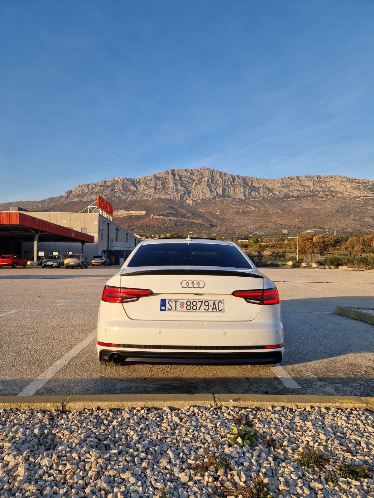 Audi A4 automatik S-line 2.0 TDI, fotografija 4