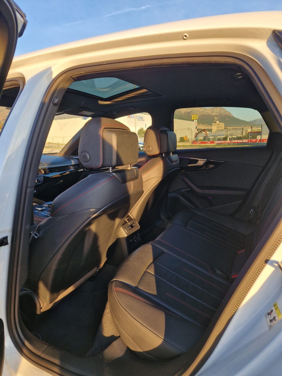 Audi A4 automatik S-line 2.0 TDI, fotografija 16