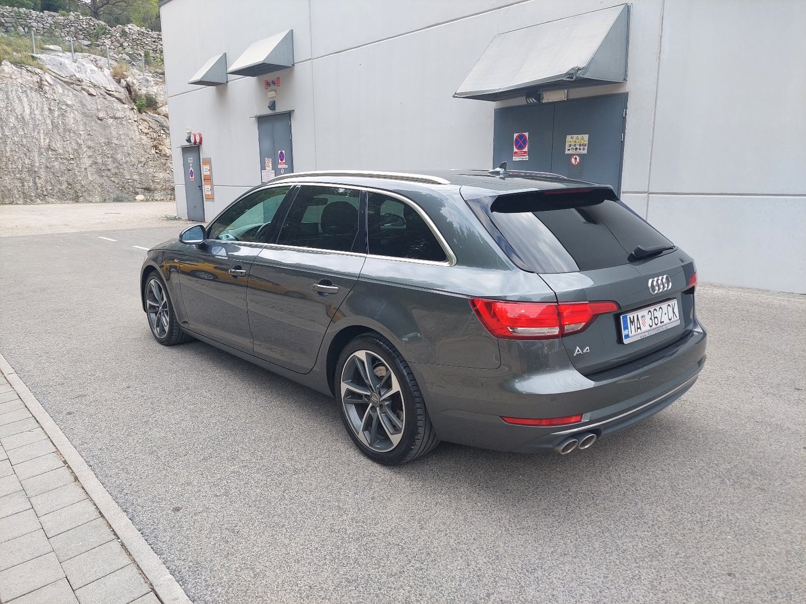 Audi A4 Avant 2,0 TDI**190 KS**AUTOMATIK**S-LINE**, fotografija 8