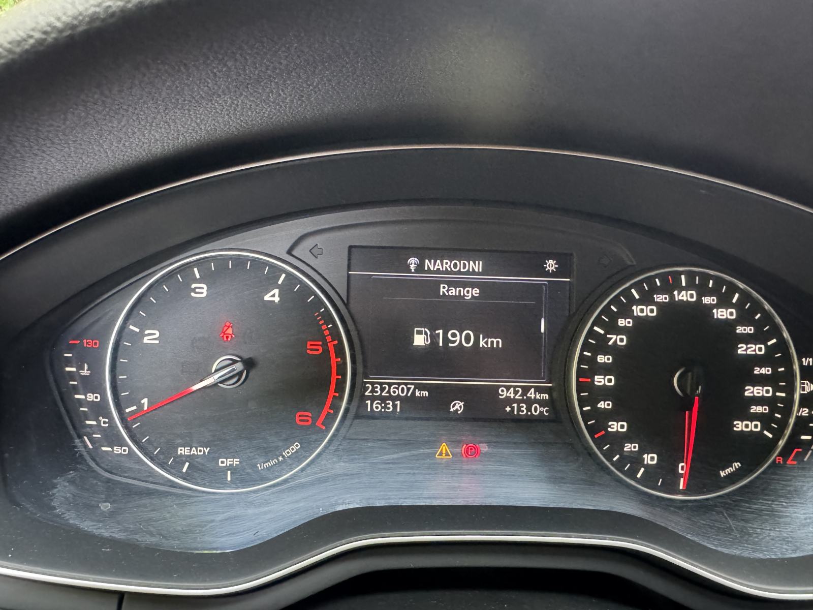 Audi A4 Avant 2,0 TDI 2017 god-6 BRZINA -ODLIČNO STANJE!, fotografija 11