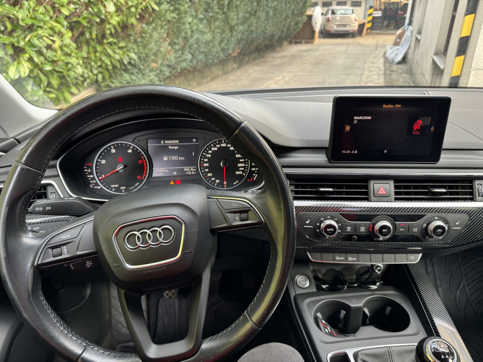 Audi A4 Avant 2,0 TDI 2017 god-6 BRZINA -ODLIČNO STANJE!, fotografija 8