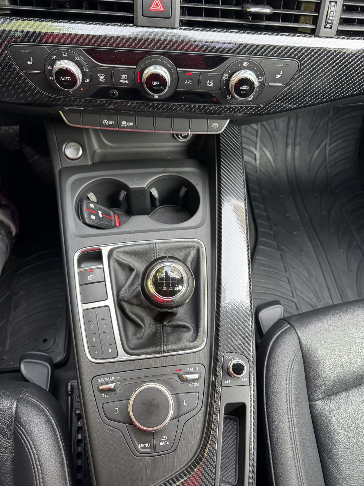 Audi A4 Avant 2,0 TDI 2017 god-6 BRZINA -ODLIČNO STANJE!, fotografija 12