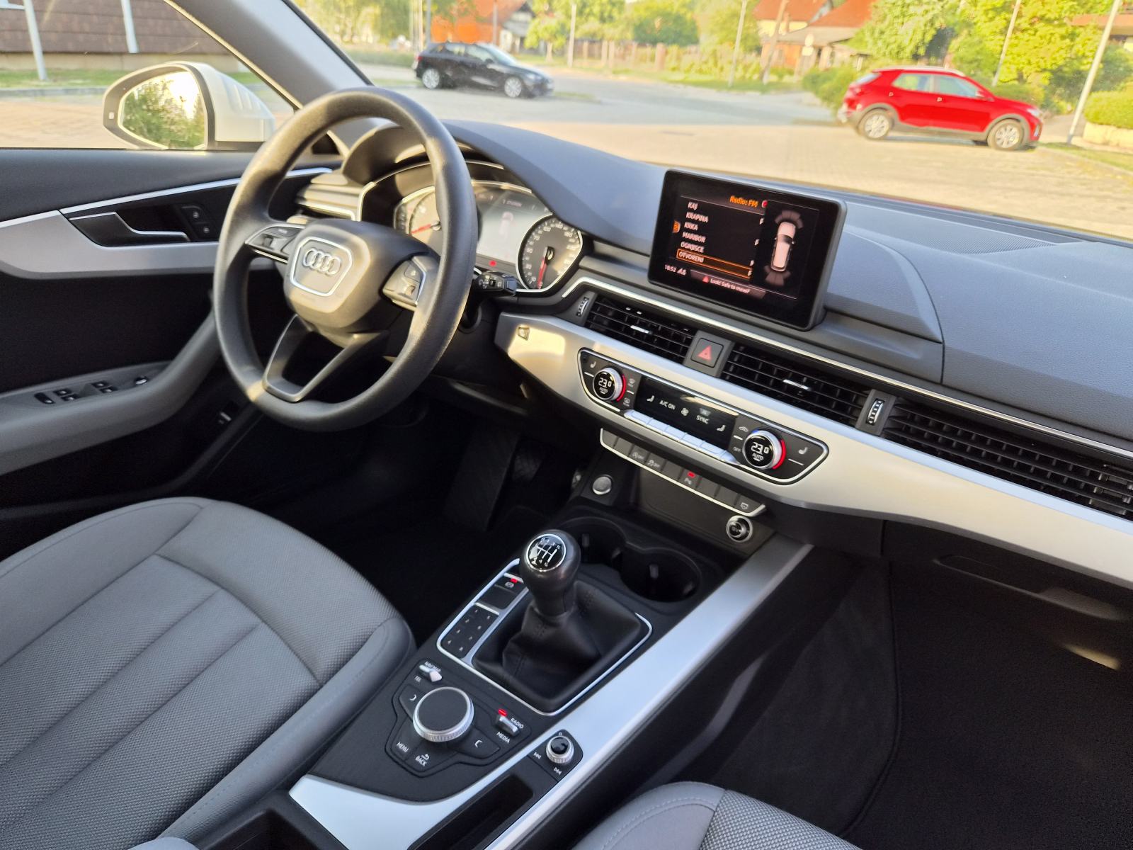 Audi A4 Avant 2,0 TDI, 2017., SERVISNA, TOP STANJE, fotografija 20