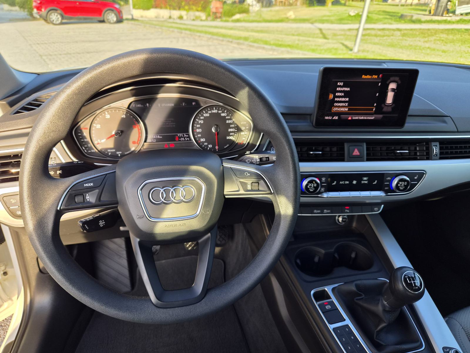 Audi A4 Avant 2,0 TDI, 2017., SERVISNA, TOP STANJE, fotografija 15