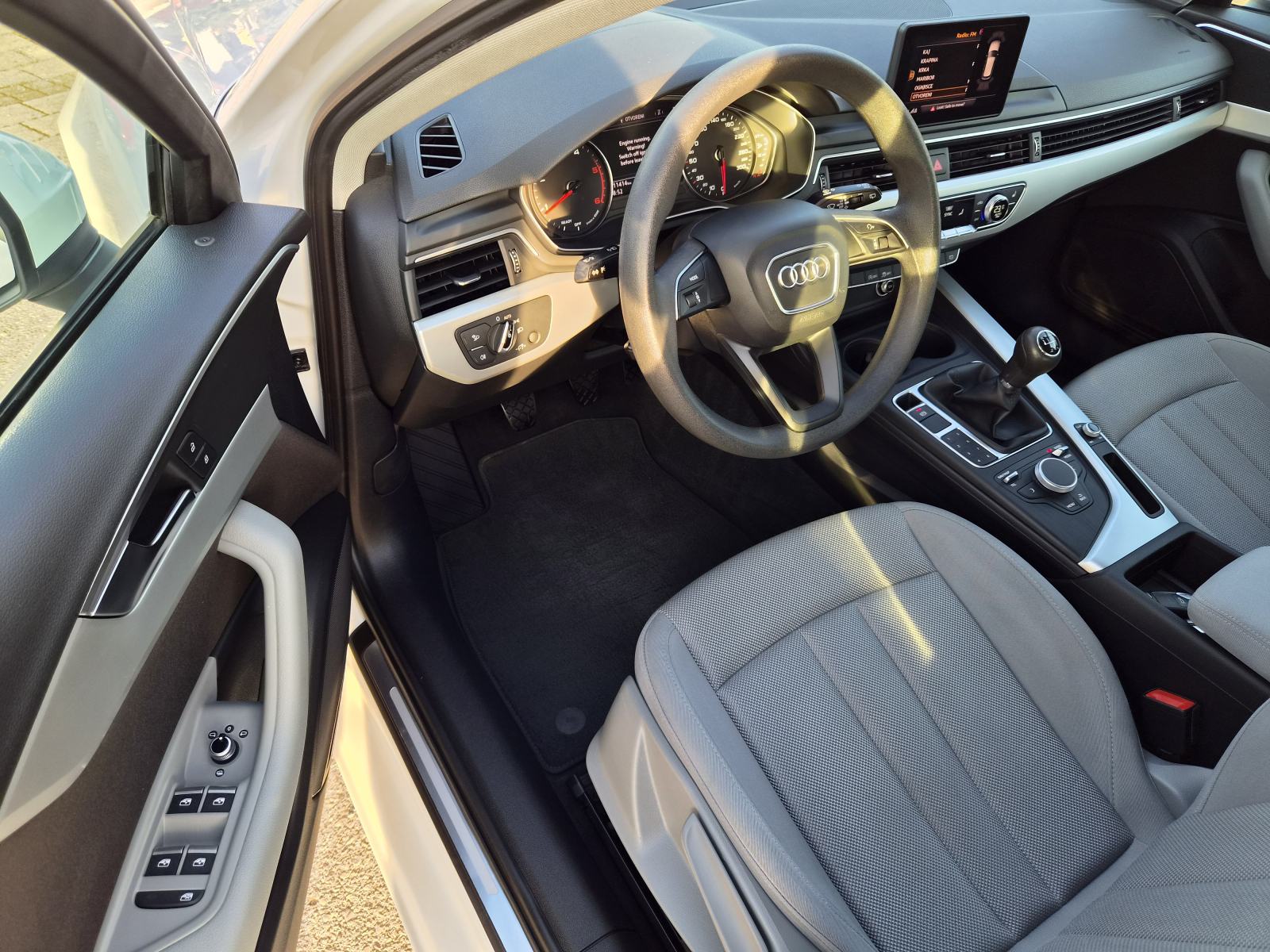 Audi A4 Avant 2,0 TDI, 2017., SERVISNA, TOP STANJE, fotografija 19