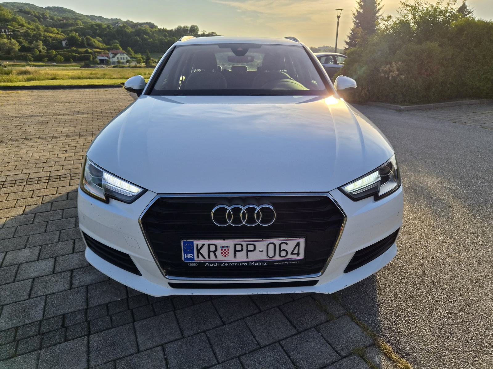 Audi A4 Avant 2,0 TDI, 2017., SERVISNA, TOP STANJE, fotografija 12
