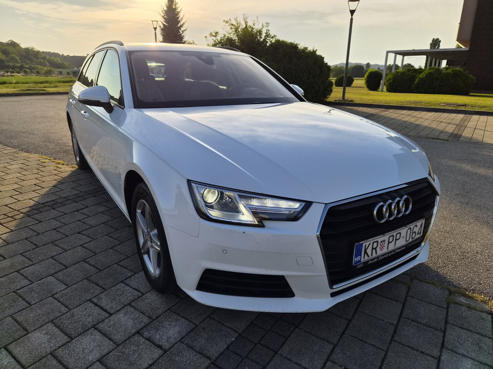 Audi A4 Avant 2,0 TDI, 2017., SERVISNA, TOP STANJE, fotografija 11