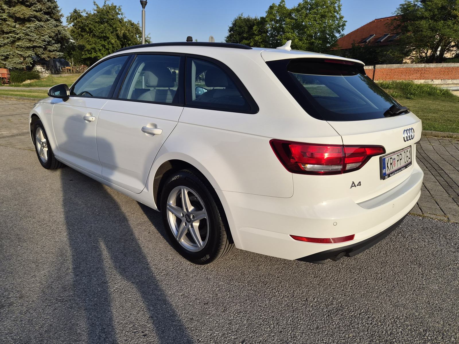 Audi A4 Avant 2,0 TDI, 2017., SERVISNA, TOP STANJE, fotografija 4