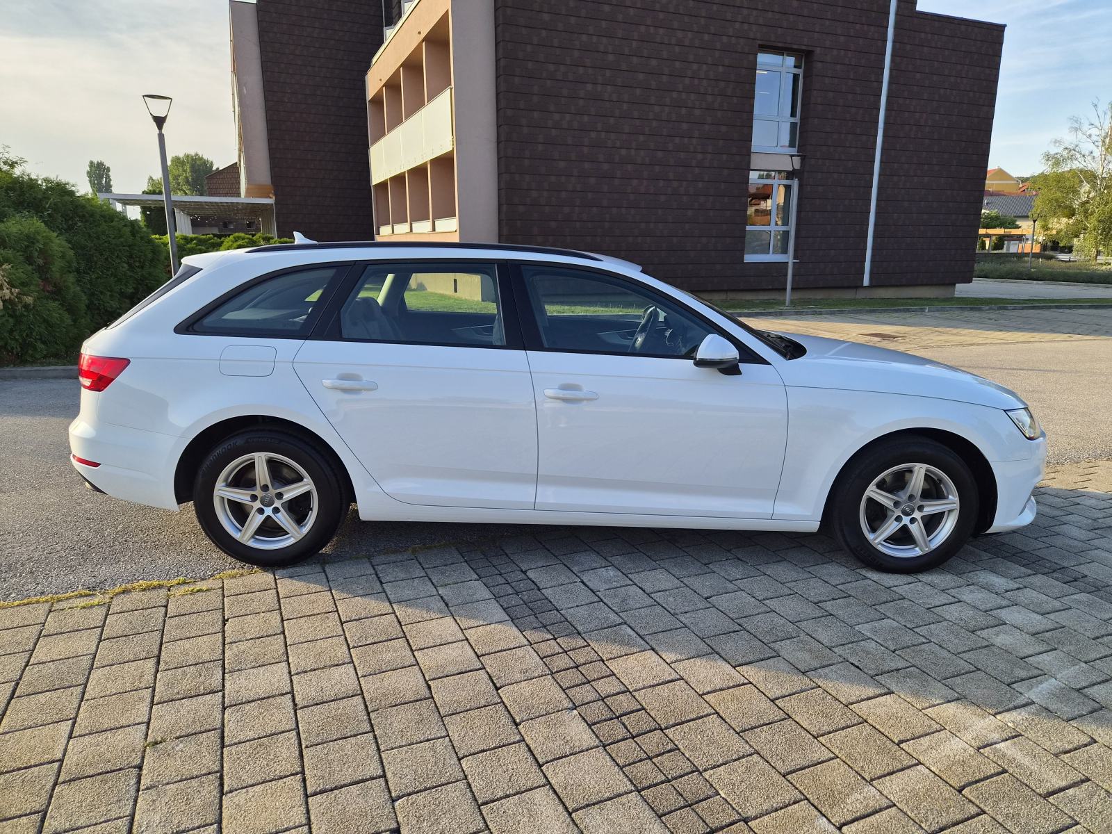 Audi A4 Avant 2,0 TDI, 2017., SERVISNA, TOP STANJE, fotografija 9