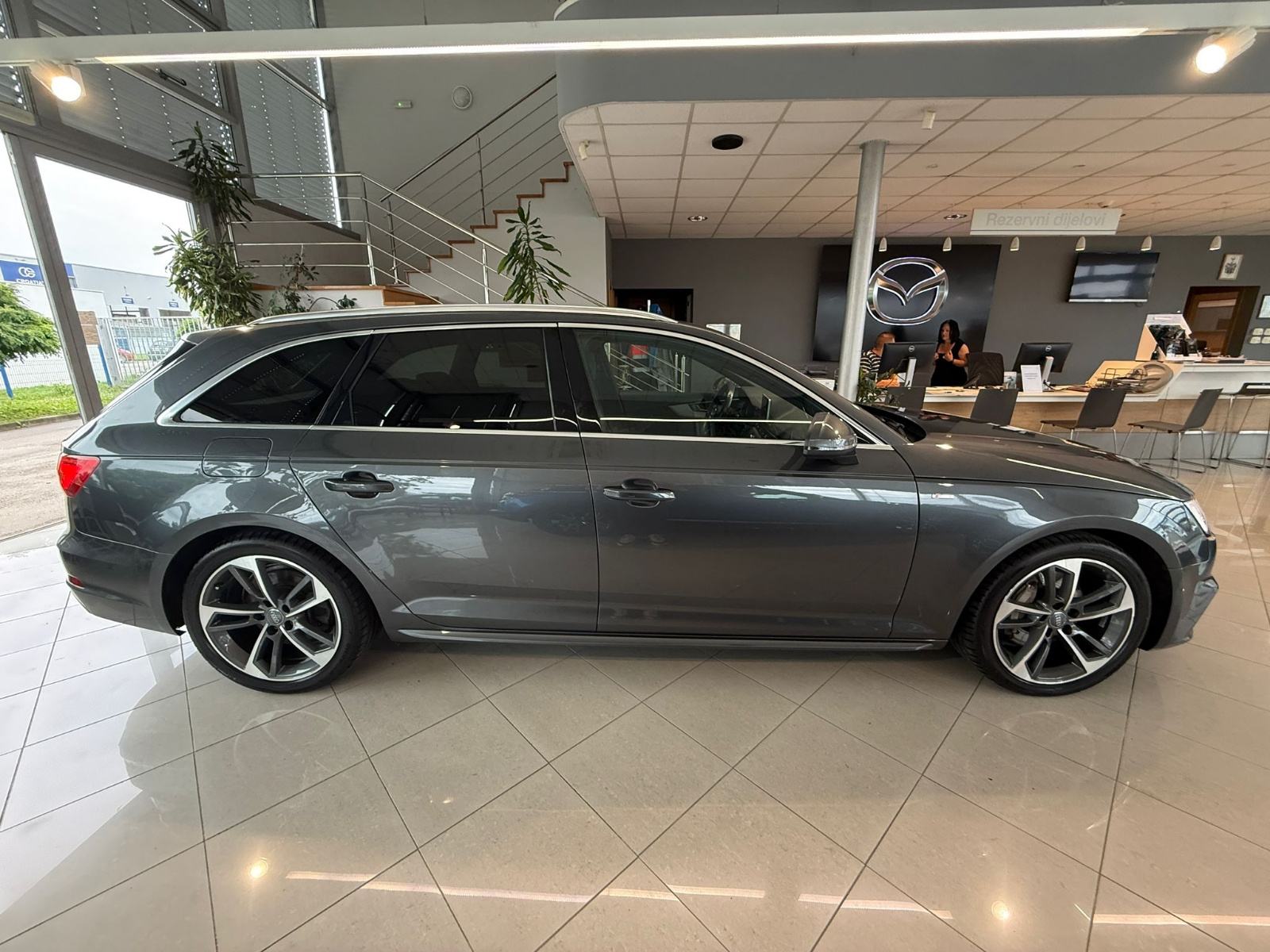 Audi A4 Avant 2.0 TDI 3X S-LINE automatik SERVISNA TOP STANJE, fotografija 8