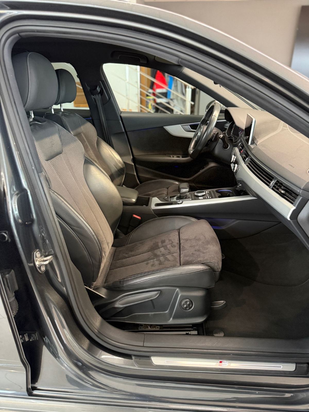 Audi A4 Avant 2.0 TDI 3X S-LINE automatik SERVISNA TOP STANJE, fotografija 13