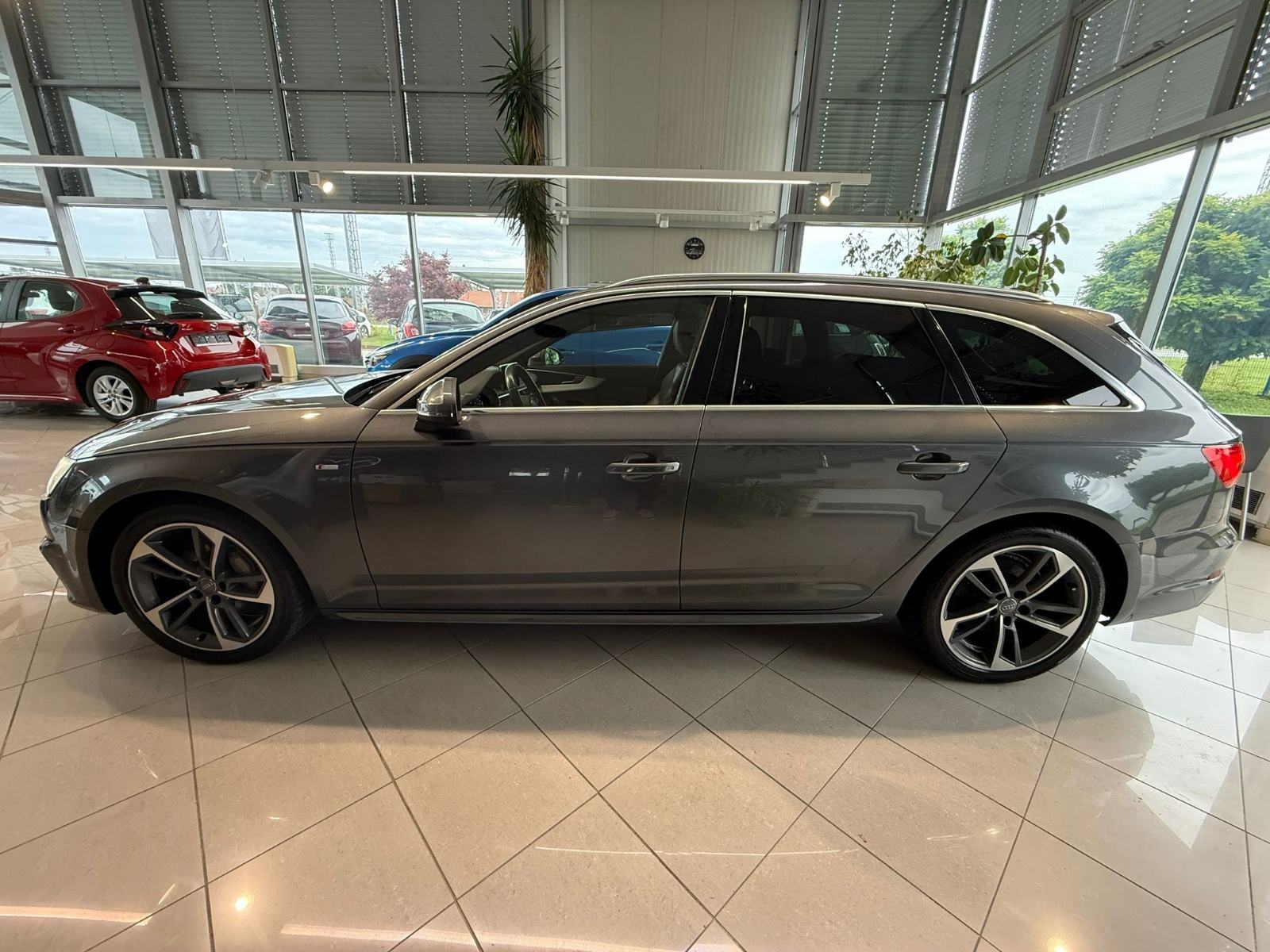 Audi A4 Avant 2.0 TDI 3X S-LINE automatik SERVISNA TOP STANJE, fotografija 4