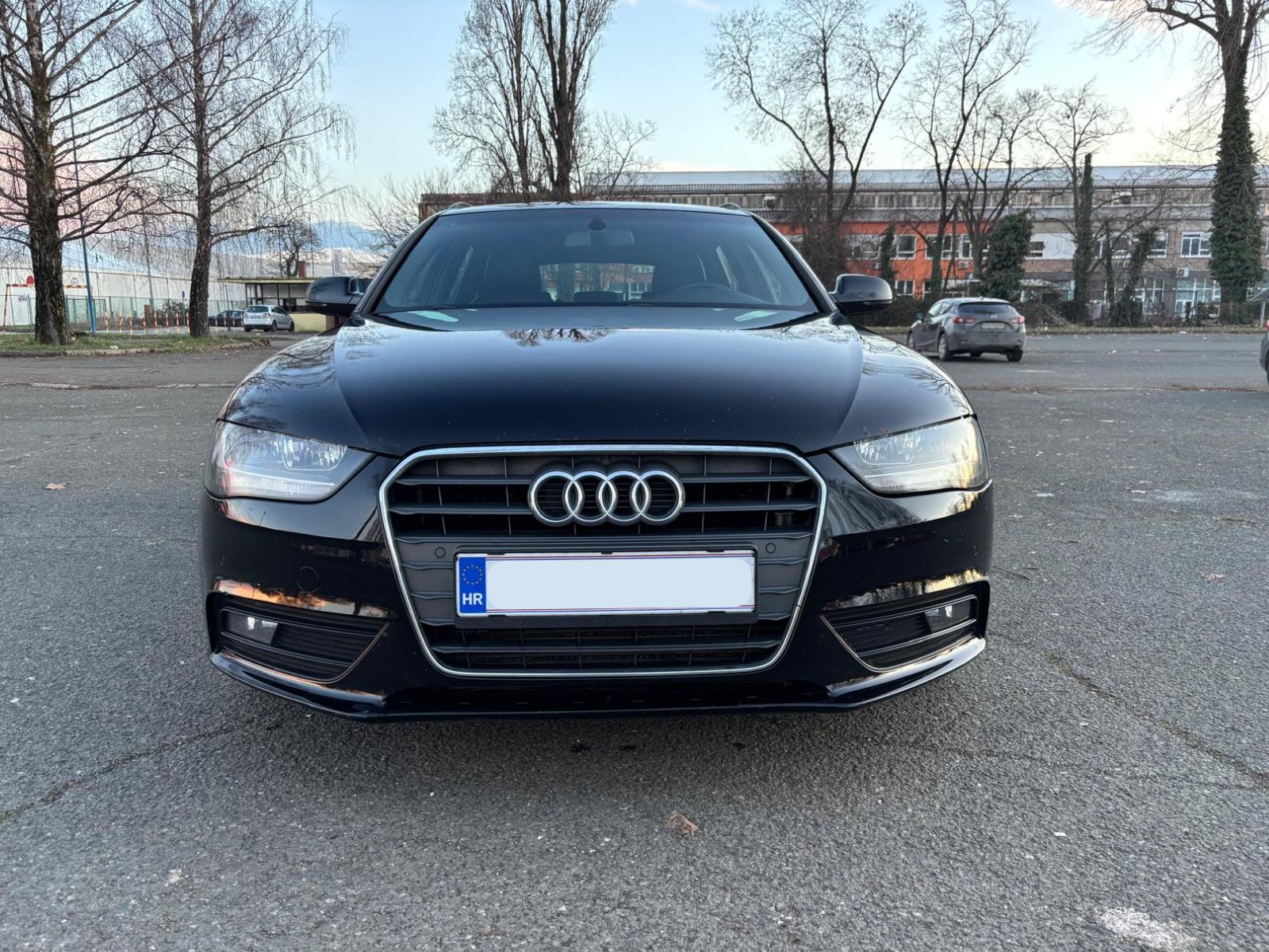 Audi A4 Avant 2,0 TDI automatik, S line, registriran do 05/2027, fotografija 2