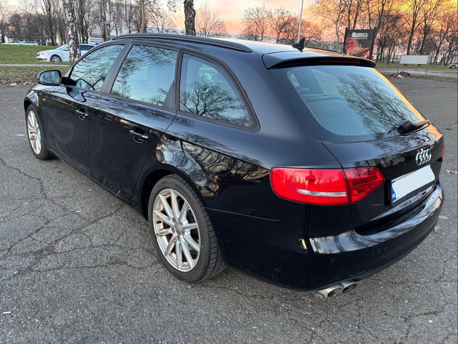 Audi A4 Avant 2,0 TDI automatik, S line, registriran do 05/2027, fotografija 6
