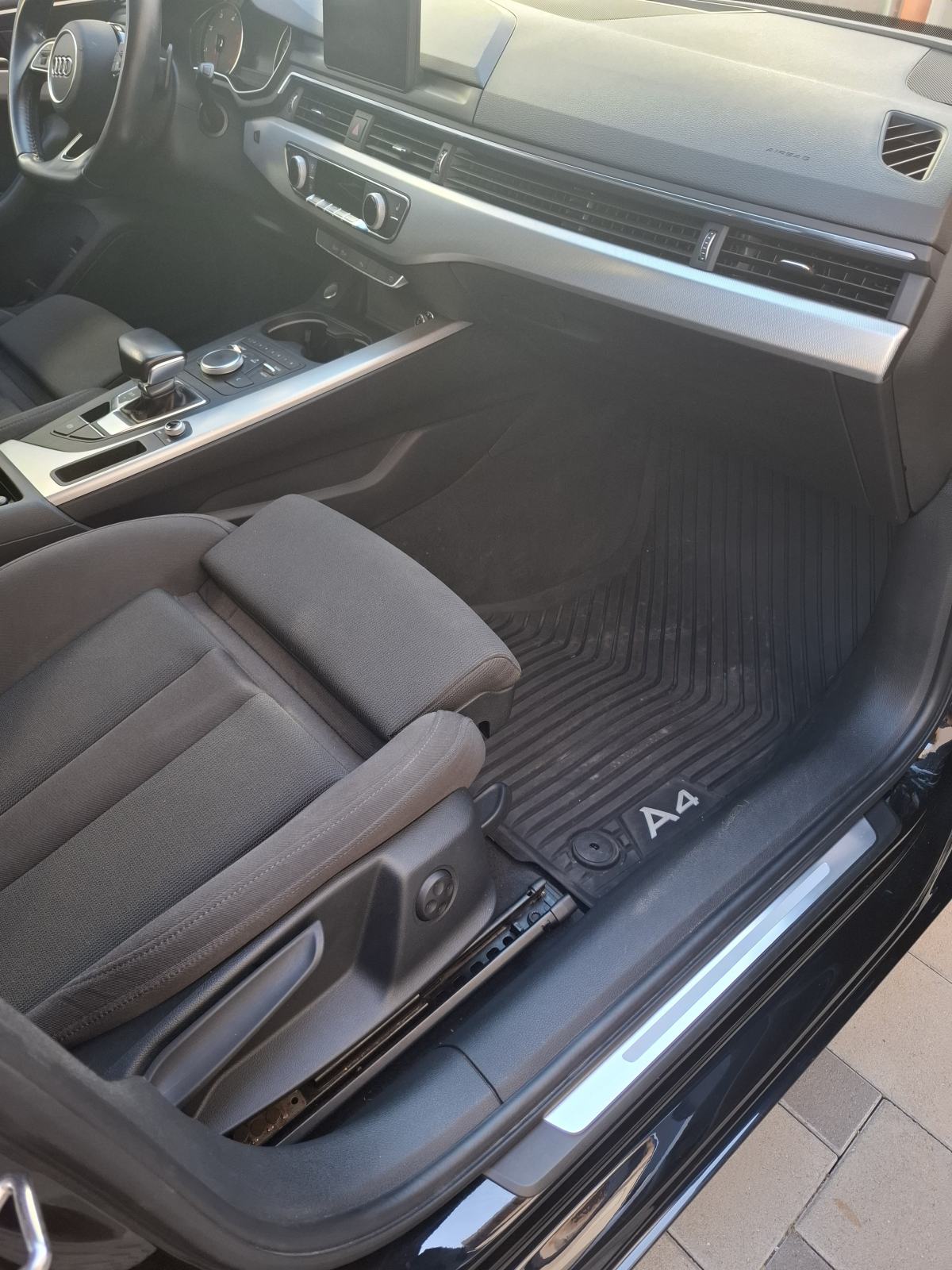 Audi A4 Avant 2,0 TDI automatik, fotografija 9