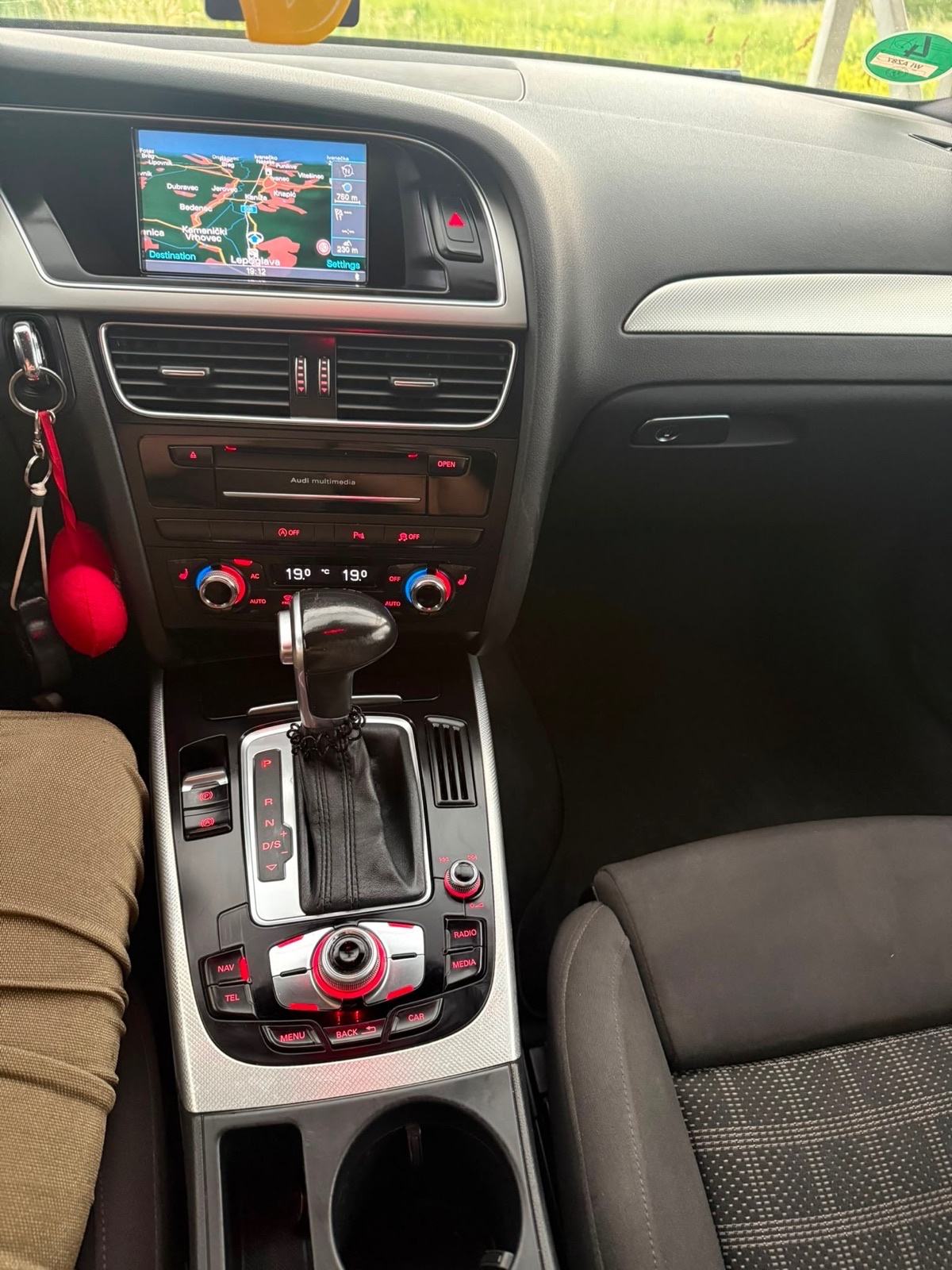 Audi A4 Avant 2,0 TDI automatik, fotografija 5
