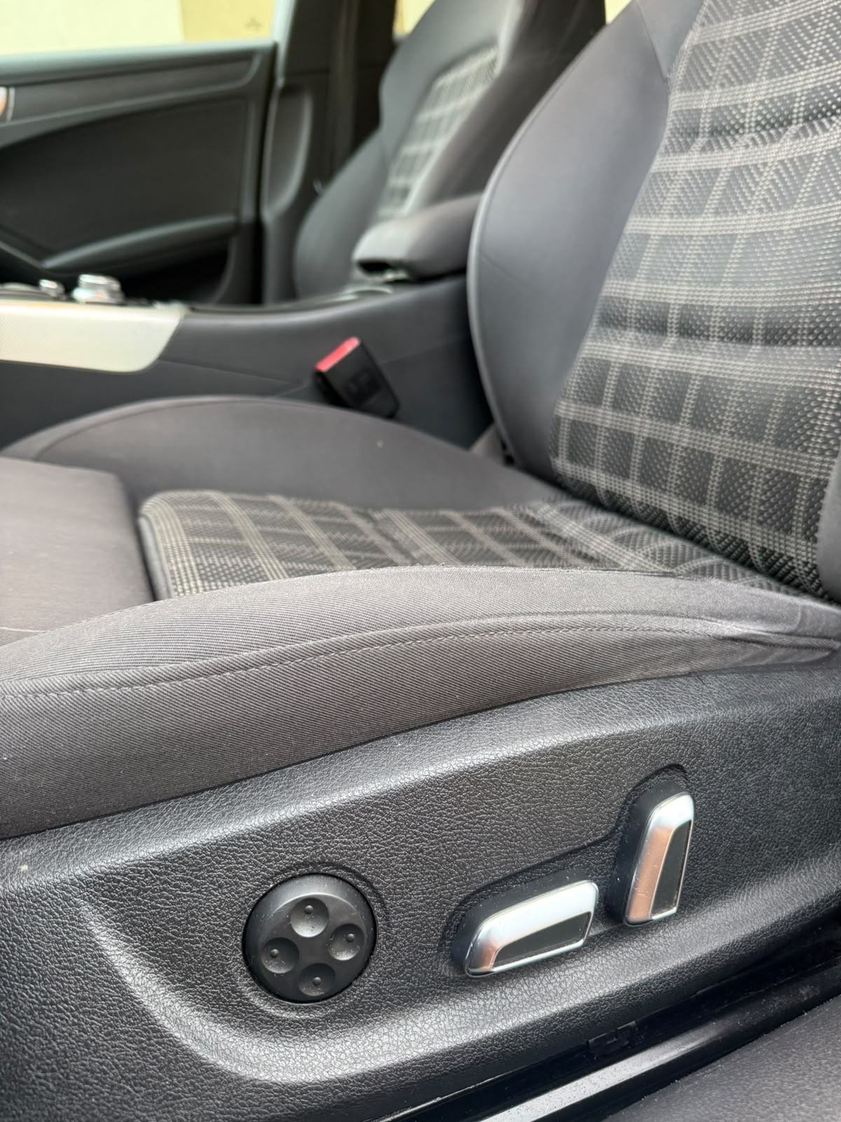 Audi A4 Avant 2,0 TDI automatik, fotografija 7
