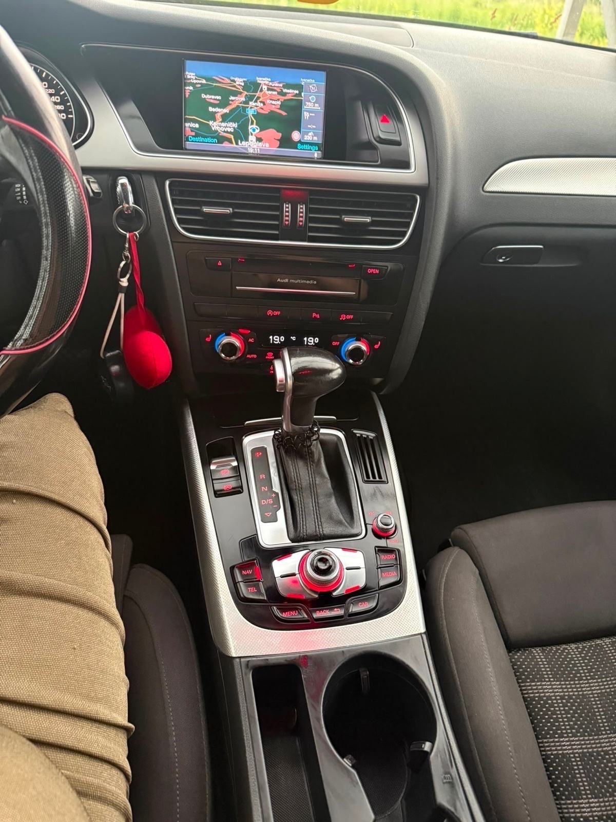 Audi A4 Avant 2,0 TDI automatik, fotografija 8