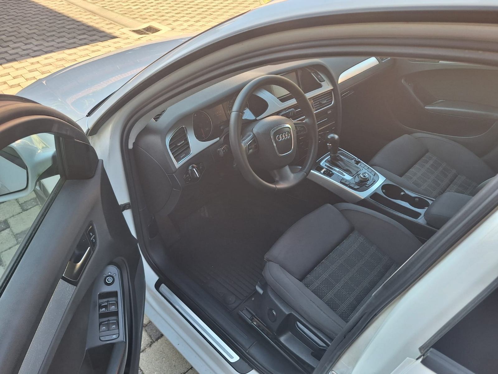 Audi A4 Avant 2,0 TDI automatik, fotografija 9