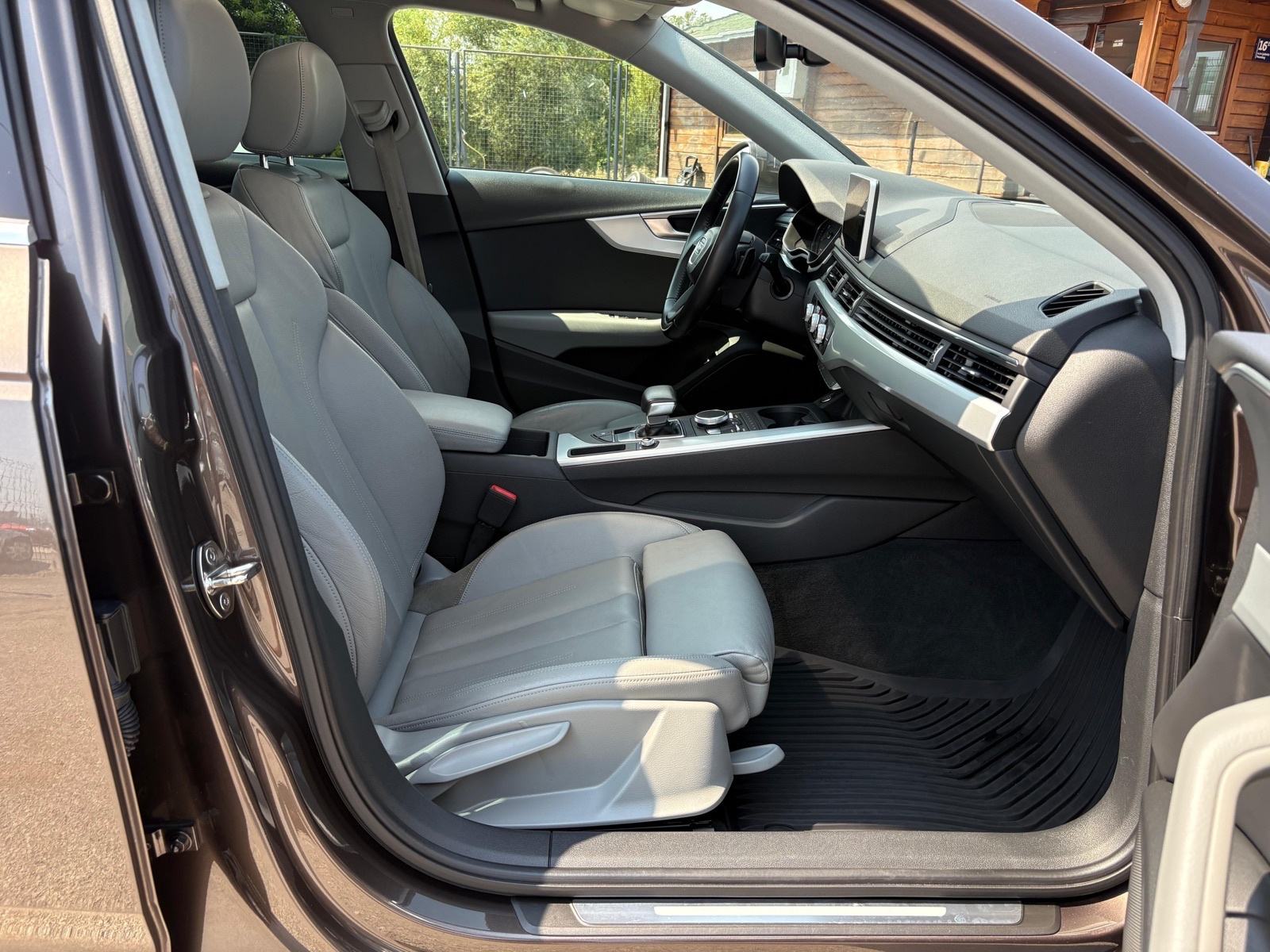 Audi A4 2,0 TDI•190KS ••automatik•XENON••PANORAMA••SPORT SJEDALA••TOP, fotografija 10